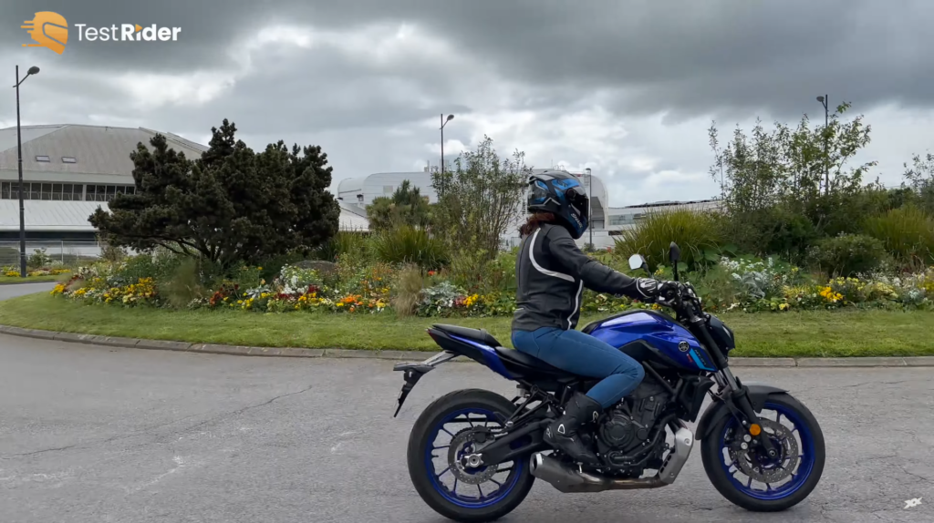 mise en situation sur route du casque par Océane