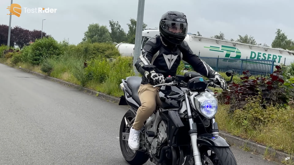 aperçu du casque porté sur route